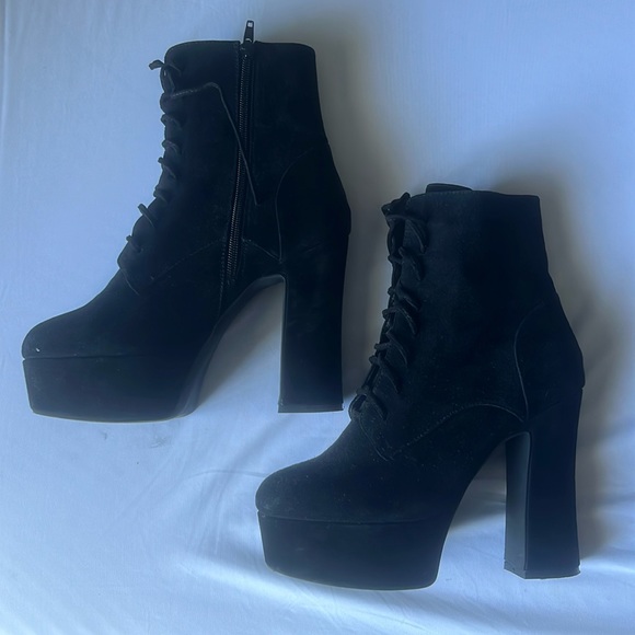 Steve Madden Suede Boot - Picture 1 of 3
